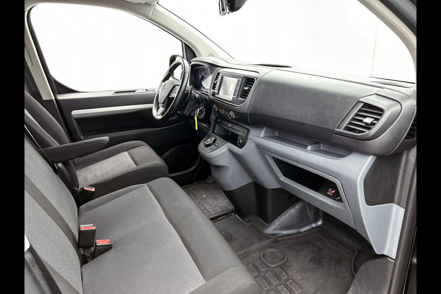 Opel Vivaro 145pk Automaat L3H1 Dubbele cabine Navigatie Camera Trekhaak Apple carplay Parkeersensoren Cruise control