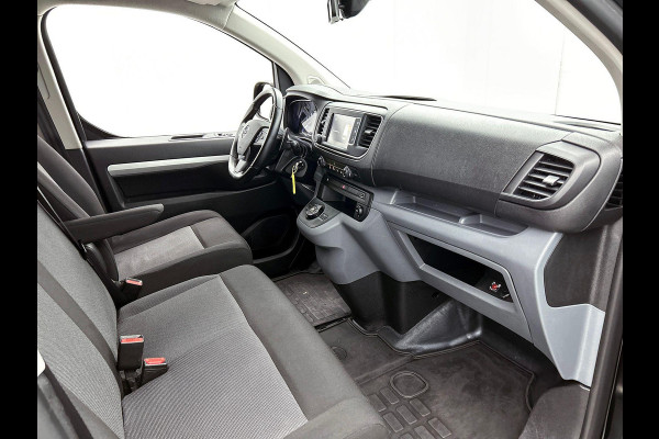 Opel Vivaro 145pk Automaat L3H1 Dubbele cabine Navigatie Camera Trekhaak Apple carplay Parkeersensoren Cruise control