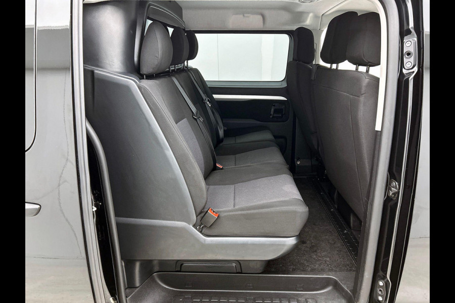 Opel Vivaro 145pk Automaat L3H1 Dubbele cabine Navigatie Camera Trekhaak Apple carplay Parkeersensoren Cruise control