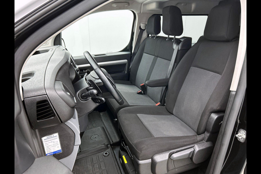 Opel Vivaro 145pk Automaat L3H1 Dubbele cabine Navigatie Camera Trekhaak Apple carplay Parkeersensoren Cruise control