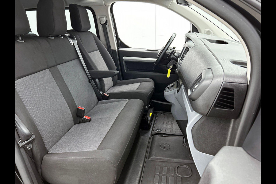 Opel Vivaro 145pk Automaat L3H1 Dubbele cabine Navigatie Camera Trekhaak Apple carplay Parkeersensoren Cruise control