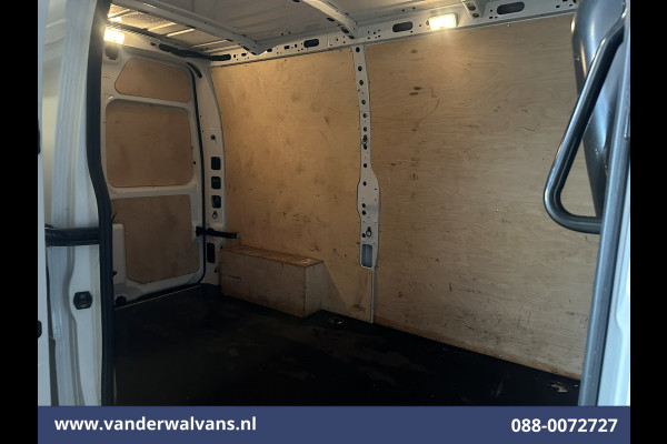 Renault Master 2.3 dCi 136pk L2H2 Euro6 Airco | Navigatie | Camera | Trekhaak | Cruisecontrol Parkeersensoren, Bijrijdersbank