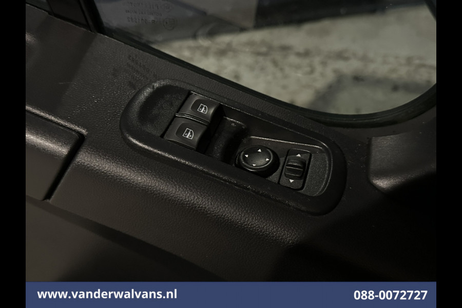 Renault Master 2.3 dCi 136pk L2H2 Euro6 Airco | Navigatie | Camera | Trekhaak | Cruisecontrol Parkeersensoren, Bijrijdersbank