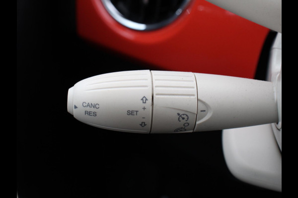 Fiat 500 1.0 Hybrid Vita Comfort Navigatie Apple Carplay/Android Auto Parkeer sensoren Cruise Control Airco