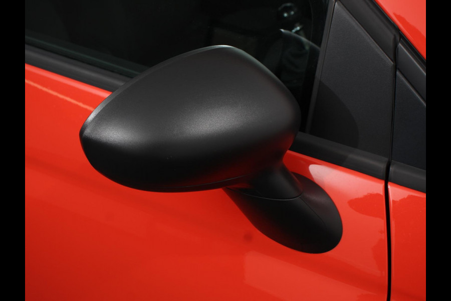 Fiat 500 1.0 Hybrid Vita Comfort Navigatie Apple Carplay/Android Auto Parkeer sensoren Cruise Control Airco