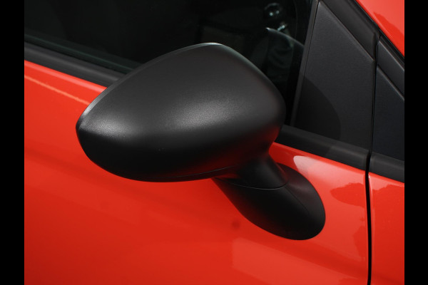 Fiat 500 1.0 Hybrid Vita Comfort Navigatie Apple Carplay/Android Auto Parkeer sensoren Cruise Control Airco