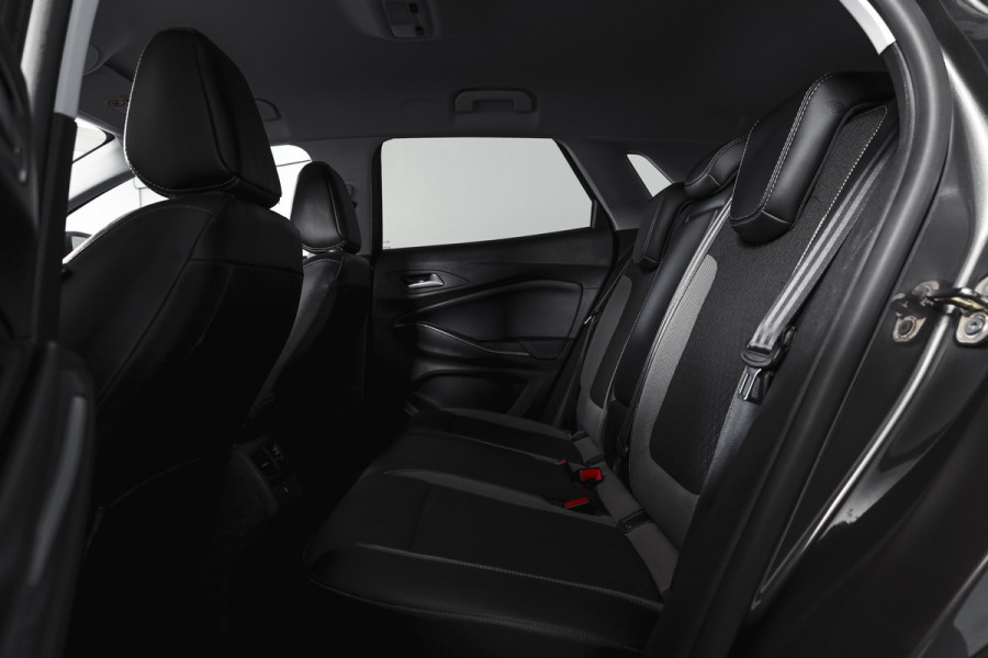 Opel Grandland X 1.2 Turbo 130 PK Innovation - Automaat Org. NL. | Afn. Trekhaak | Cruise | PDC | Camera | NAV + App. Connect | ECC | LED | LM 18" |