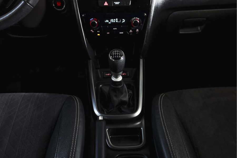 Suzuki Vitara 1.4 Boosterjet 140 PK Stijl Org. NL. | Afn. Trekhaak | Adapt. Cruise | Stoelverw. | PDC | Camera | NAV + App. Connect  | ECC | LM 17" |