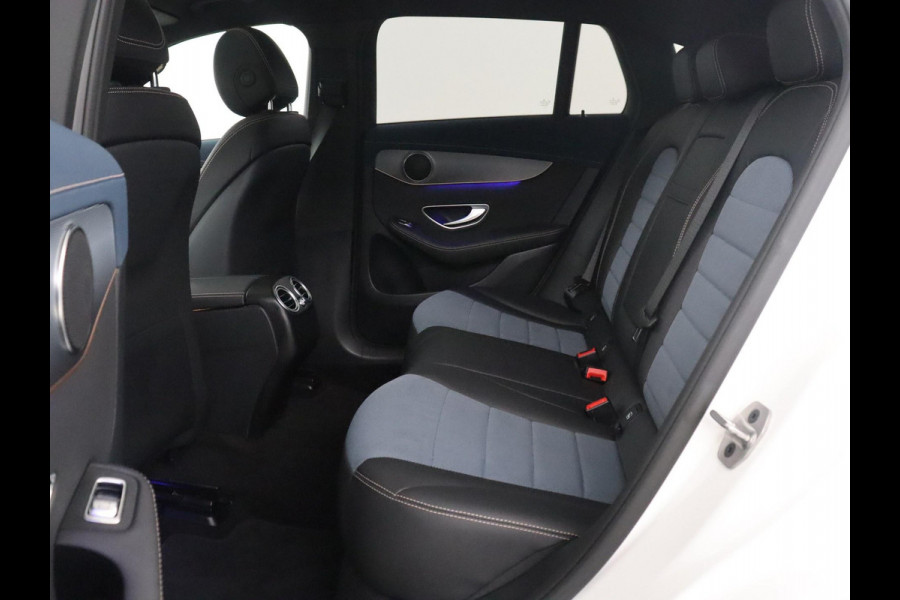 Mercedes-Benz EQC 400 4MATIC AMG Line 80 kWh | SOH 95.8% | Panoramadak | Trekhaak | Camera | Sfeerverlichting | Climate control | Half Leder | Stoelverwarming |