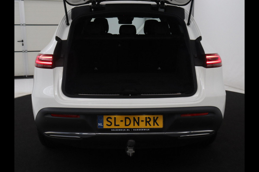 Mercedes-Benz EQC 400 4MATIC AMG Line 80 kWh | SOH 95.8% | Panoramadak | Trekhaak | Camera | Sfeerverlichting | Climate control | Half Leder | Stoelverwarming |