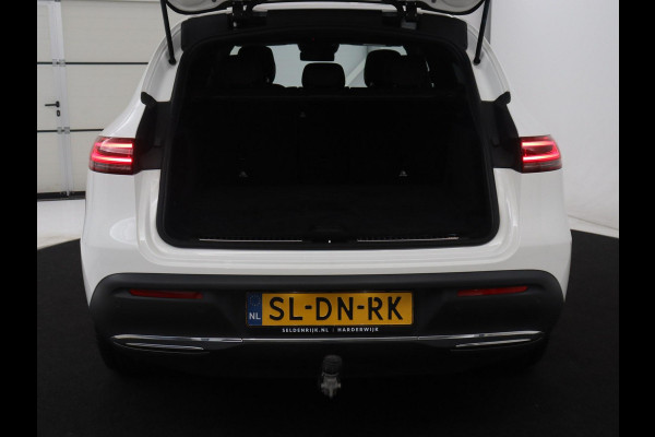 Mercedes-Benz EQC 400 4MATIC AMG Line 80 kWh | SOH 95.8% | Panoramadak | Trekhaak | Camera | Sfeerverlichting | Climate control | Half Leder | Stoelverwarming |