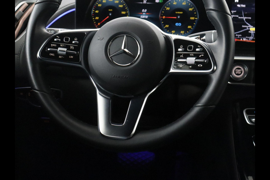 Mercedes-Benz EQC 400 4MATIC AMG Line 80 kWh | SOH 95.8% | Panoramadak | Trekhaak | Camera | Sfeerverlichting | Climate control | Half Leder | Stoelverwarming |
