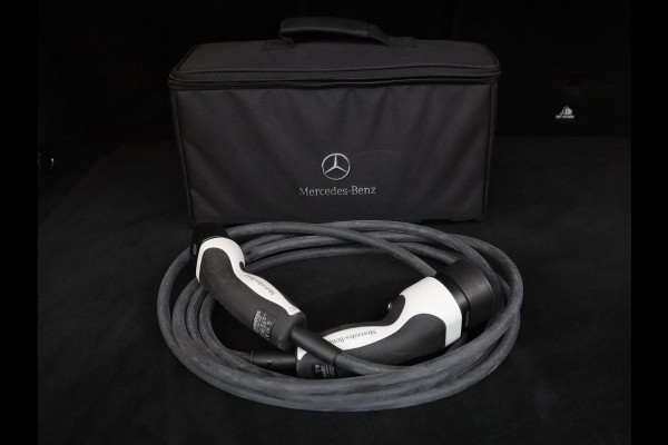 Mercedes-Benz EQC 400 4MATIC AMG Line 80 kWh | SOH 95.8% | Panoramadak | Trekhaak | Camera | Sfeerverlichting | Climate control | Half Leder | Stoelverwarming |