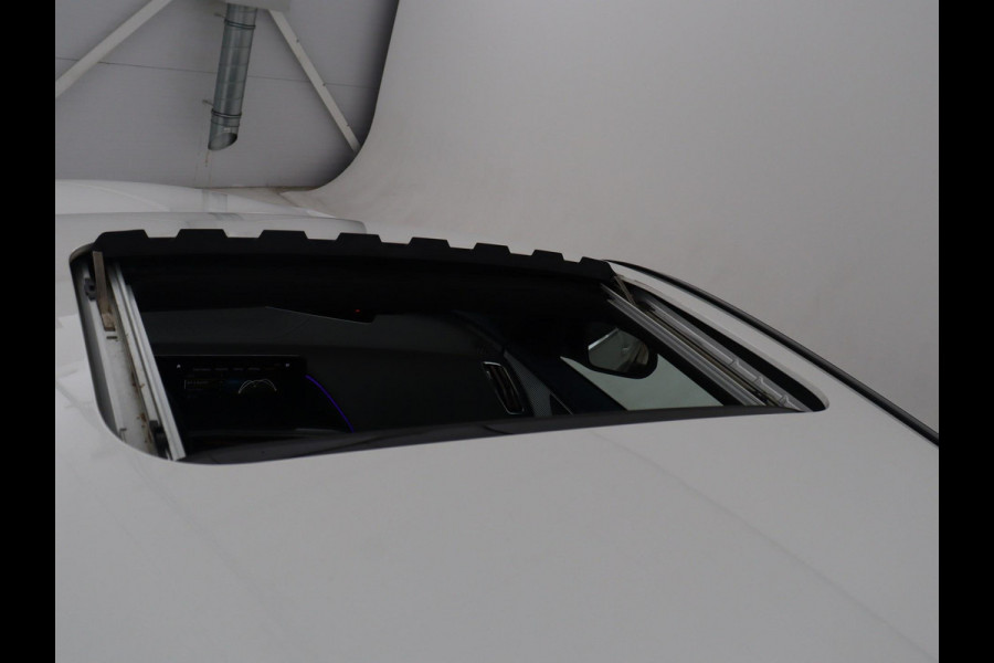 Mercedes-Benz EQC 400 4MATIC AMG Line 80 kWh | SOH 95.8% | Panoramadak | Trekhaak | Camera | Sfeerverlichting | Climate control | Half Leder | Stoelverwarming |