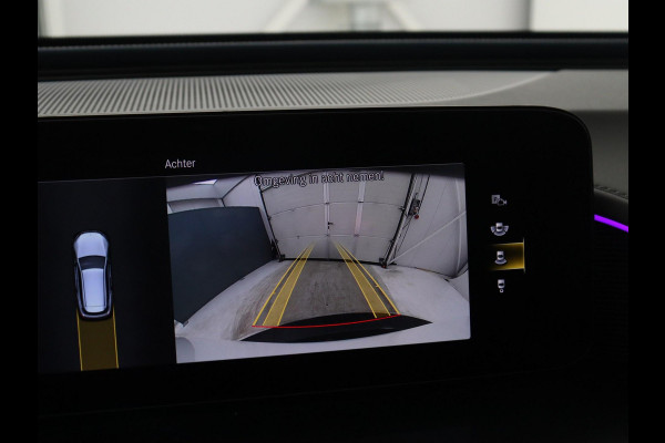 Mercedes-Benz EQC 400 4MATIC AMG Line 80 kWh | SOH 95.8% | Panoramadak | Trekhaak | Camera | Sfeerverlichting | Climate control | Half Leder | Stoelverwarming |