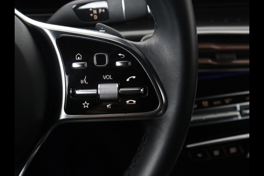 Mercedes-Benz EQC 400 4MATIC AMG Line 80 kWh | SOH 95.8% | Panoramadak | Trekhaak | Camera | Sfeerverlichting | Climate control | Half Leder | Stoelverwarming |