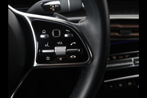 Mercedes-Benz EQC 400 4MATIC AMG Line 80 kWh | SOH 95.8% | Panoramadak | Trekhaak | Camera | Sfeerverlichting | Climate control | Half Leder | Stoelverwarming |