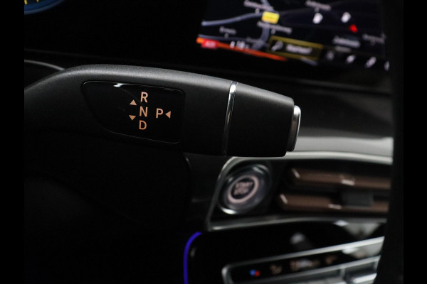 Mercedes-Benz EQC 400 4MATIC AMG Line 80 kWh | SOH 95.8% | Panoramadak | Trekhaak | Camera | Sfeerverlichting | Climate control | Half Leder | Stoelverwarming |