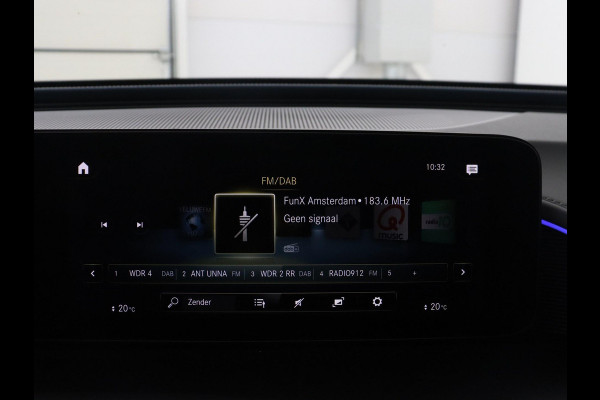 Mercedes-Benz EQC 400 4MATIC AMG Line 80 kWh | SOH 95.8% | Panoramadak | Trekhaak | Camera | Sfeerverlichting | Climate control | Half Leder | Stoelverwarming |