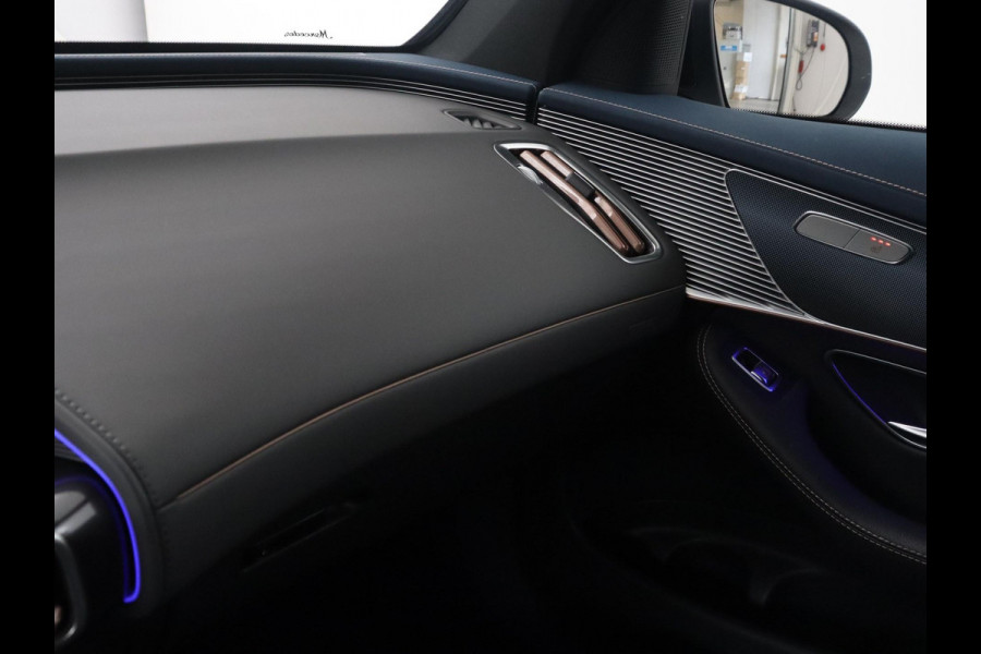 Mercedes-Benz EQC 400 4MATIC AMG Line 80 kWh | SOH 95.8% | Panoramadak | Trekhaak | Camera | Sfeerverlichting | Climate control | Half Leder | Stoelverwarming |