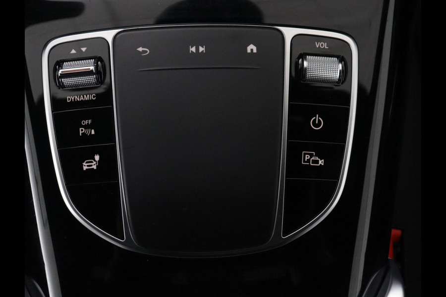 Mercedes-Benz EQC 400 4MATIC AMG Line 80 kWh | SOH 95.8% | Panoramadak | Trekhaak | Camera | Sfeerverlichting | Climate control | Half Leder | Stoelverwarming |