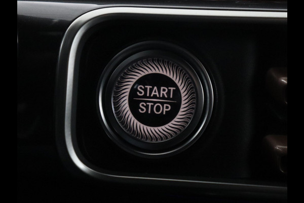 Mercedes-Benz EQC 400 4MATIC AMG Line 80 kWh | SOH 95.8% | Panoramadak | Trekhaak | Camera | Sfeerverlichting | Climate control | Half Leder | Stoelverwarming |