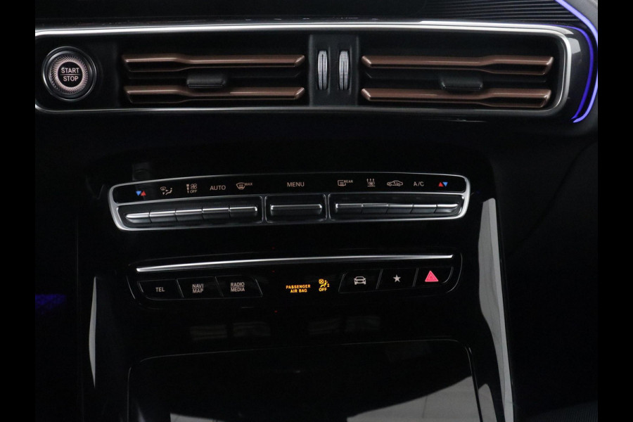 Mercedes-Benz EQC 400 4MATIC AMG Line 80 kWh | SOH 95.8% | Panoramadak | Trekhaak | Camera | Sfeerverlichting | Climate control | Half Leder | Stoelverwarming |
