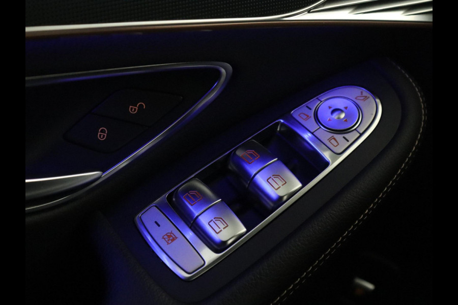 Mercedes-Benz EQC 400 4MATIC AMG Line 80 kWh | SOH 95.8% | Panoramadak | Trekhaak | Camera | Sfeerverlichting | Climate control | Half Leder | Stoelverwarming |