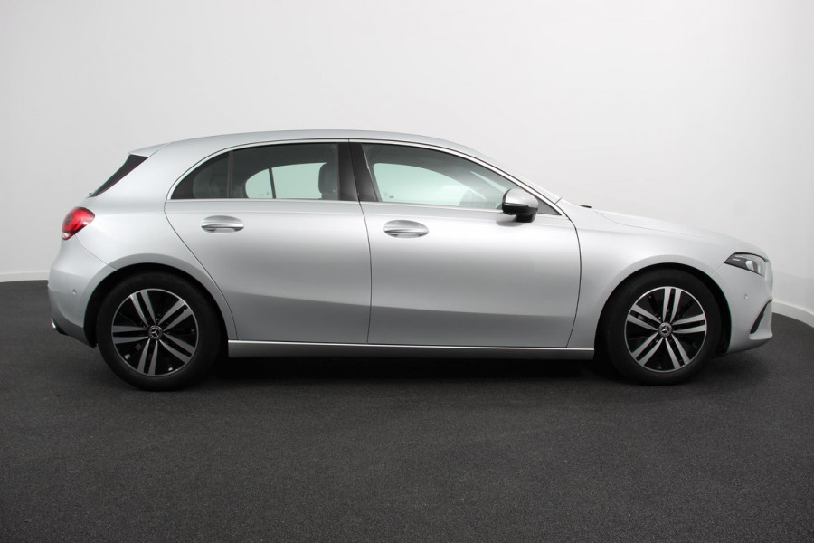 Mercedes-Benz A-Klasse 180 Progressive 7-DCT Navigatie Climate Control Virtual Cockpit Stoelverwarming 17" Lichtmetalen velgen Parkeer sensoren Cruise Control