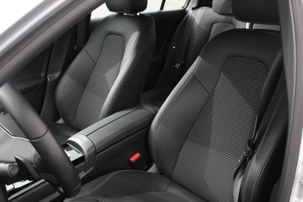 Mercedes-Benz A-Klasse 180 Progressive 7-DCT Navigatie Climate Control Virtual Cockpit Stoelverwarming 17" Lichtmetalen velgen Parkeer sensoren Cruise Control