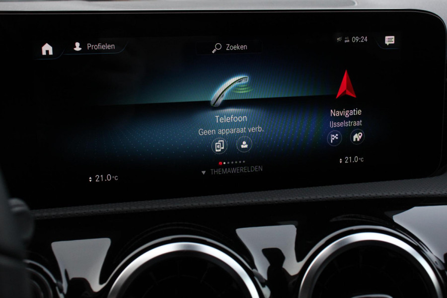 Mercedes-Benz A-Klasse 180 Progressive 7-DCT Navigatie Climate Control Virtual Cockpit Stoelverwarming 17" Lichtmetalen velgen Parkeer sensoren Cruise Control