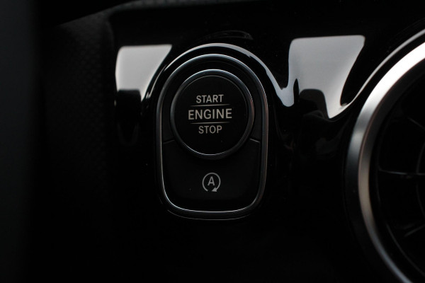 Mercedes-Benz A-Klasse 180 Progressive 7-DCT Navigatie Climate Control Virtual Cockpit Stoelverwarming 17" Lichtmetalen velgen Parkeer sensoren Cruise Control
