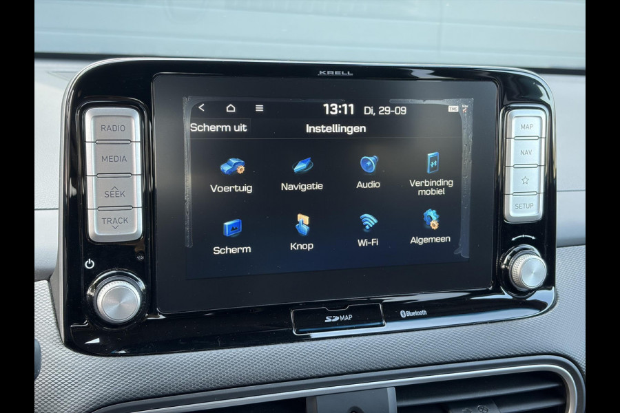Hyundai Kona EV Premium 64 kWh ✓Soh 93.2 %✓2e Eigenaar✓Carplay✓Camera✓Navi✓Keyless✓Halfleder✓Rijstrooksensor✓Dodehoeksensor✓Pdc V+A✓Lm velgen✓Clima✓Cruise✓204pk✓N.A.P✓Apk tot 09-2027