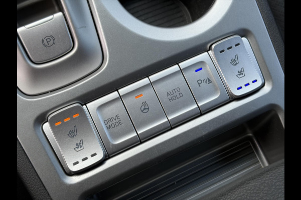 Hyundai Kona EV Premium 64 kWh ✓Soh 93.2 %✓2e Eigenaar✓Carplay✓Camera✓Navi✓Keyless✓Halfleder✓Rijstrooksensor✓Dodehoeksensor✓Pdc V+A✓Lm velgen✓Clima✓Cruise✓204pk✓N.A.P✓Apk tot 09-2027