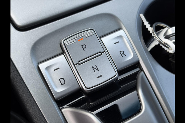 Hyundai Kona EV Premium 64 kWh ✓Soh 93.2 %✓2e Eigenaar✓Carplay✓Camera✓Navi✓Keyless✓Halfleder✓Rijstrooksensor✓Dodehoeksensor✓Pdc V+A✓Lm velgen✓Clima✓Cruise✓204pk✓N.A.P✓Apk tot 09-2027