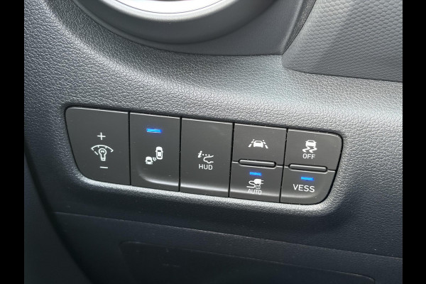 Hyundai Kona EV Premium 64 kWh ✓Soh 93.2 %✓2e Eigenaar✓Carplay✓Camera✓Navi✓Keyless✓Halfleder✓Rijstrooksensor✓Dodehoeksensor✓Pdc V+A✓Lm velgen✓Clima✓Cruise✓204pk✓N.A.P✓Apk tot 09-2027