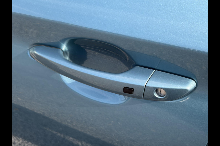 Hyundai Kona EV Premium 64 kWh ✓Soh 93.2 %✓2e Eigenaar✓Carplay✓Camera✓Navi✓Keyless✓Halfleder✓Rijstrooksensor✓Dodehoeksensor✓Pdc V+A✓Lm velgen✓Clima✓Cruise✓204pk✓N.A.P✓Apk tot 09-2027