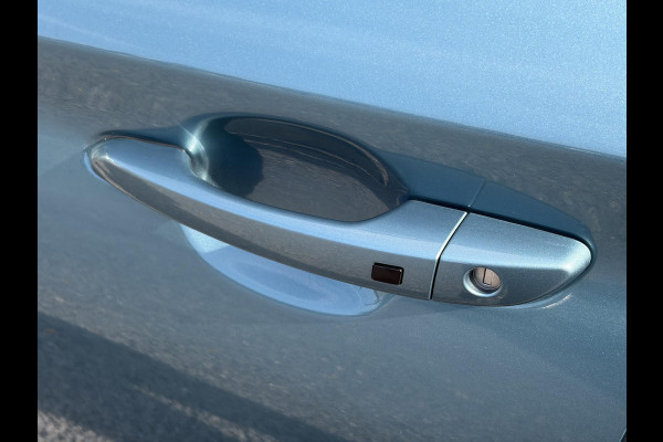 Hyundai Kona EV Premium 64 kWh ✓Soh 93.2 %✓2e Eigenaar✓Carplay✓Camera✓Navi✓Keyless✓Halfleder✓Rijstrooksensor✓Dodehoeksensor✓Pdc V+A✓Lm velgen✓Clima✓Cruise✓204pk✓N.A.P✓Apk tot 09-2027