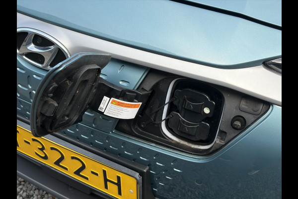 Hyundai Kona EV Premium 64 kWh ✓Soh 93.2 %✓2e Eigenaar✓Carplay✓Camera✓Navi✓Keyless✓Halfleder✓Rijstrooksensor✓Dodehoeksensor✓Pdc V+A✓Lm velgen✓Clima✓Cruise✓204pk✓N.A.P✓Apk tot 09-2027