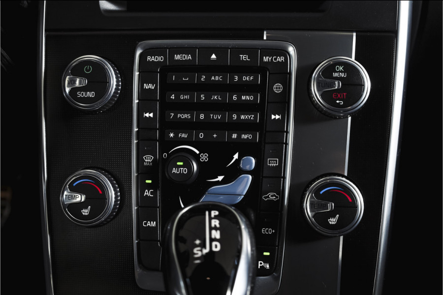Volvo V60 2.0 T4 190 PK Business Sport - Automaat Org. NL. | S/K-Dak | Adapt. Cruise | Stoelverw. | Afn. Trekhaak | PDC | Camera | NAV | ECC | LM 18" |