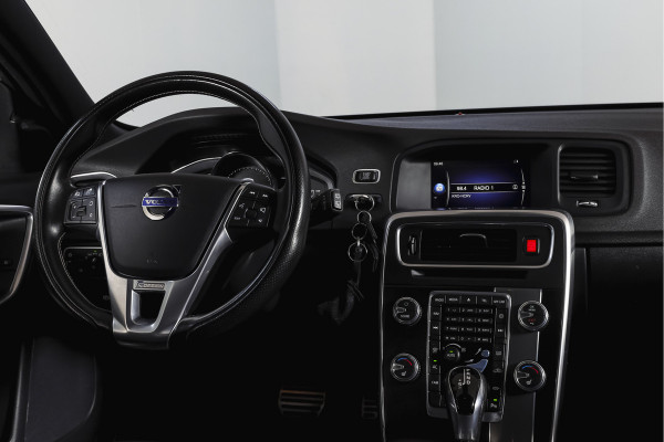 Volvo V60 2.0 T4 190 PK Business Sport - Automaat Org. NL. | S/K-Dak | Adapt. Cruise | Stoelverw. | Afn. Trekhaak | PDC | Camera | NAV | ECC | LM 18" |