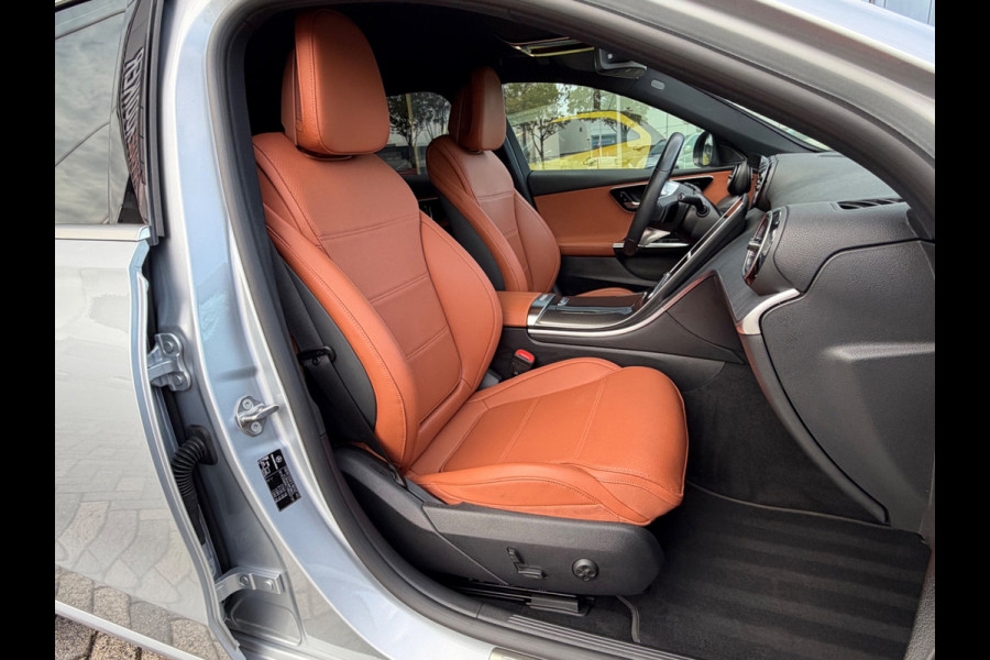 Mercedes-Benz C-Klasse 200 Luxury Line, 1e eigenaar, NAP, CarPlay, Leder, DISTRONIC, 18 inch