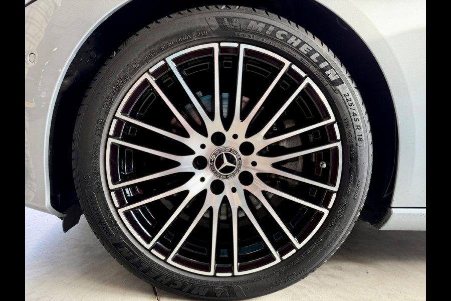 Mercedes-Benz C-Klasse 200 Luxury Line, 1e eigenaar, NAP, CarPlay, Leder, DISTRONIC, 18 inch