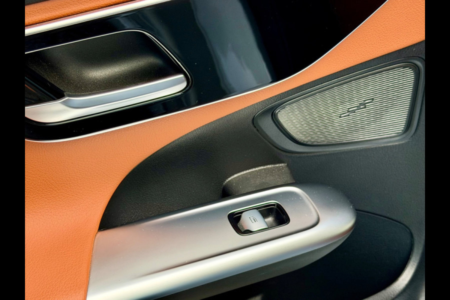 Mercedes-Benz C-Klasse 200 Luxury Line, 1e eigenaar, NAP, CarPlay, Leder, DISTRONIC, 18 inch