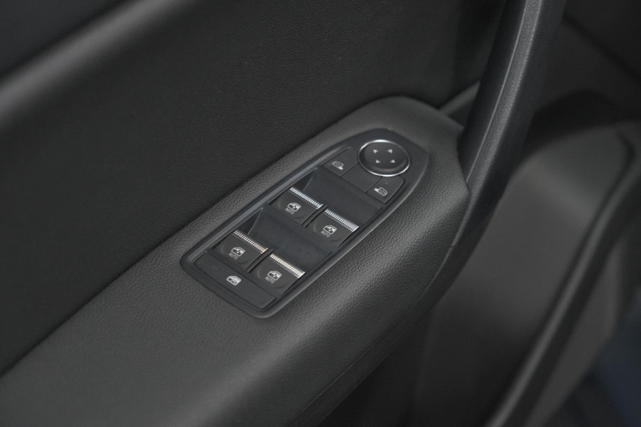 Renault Captur 1.6 E-Tech full hybrid 145 techno | Camera | Navigatie | Parkeersensoren | Apple Carplay