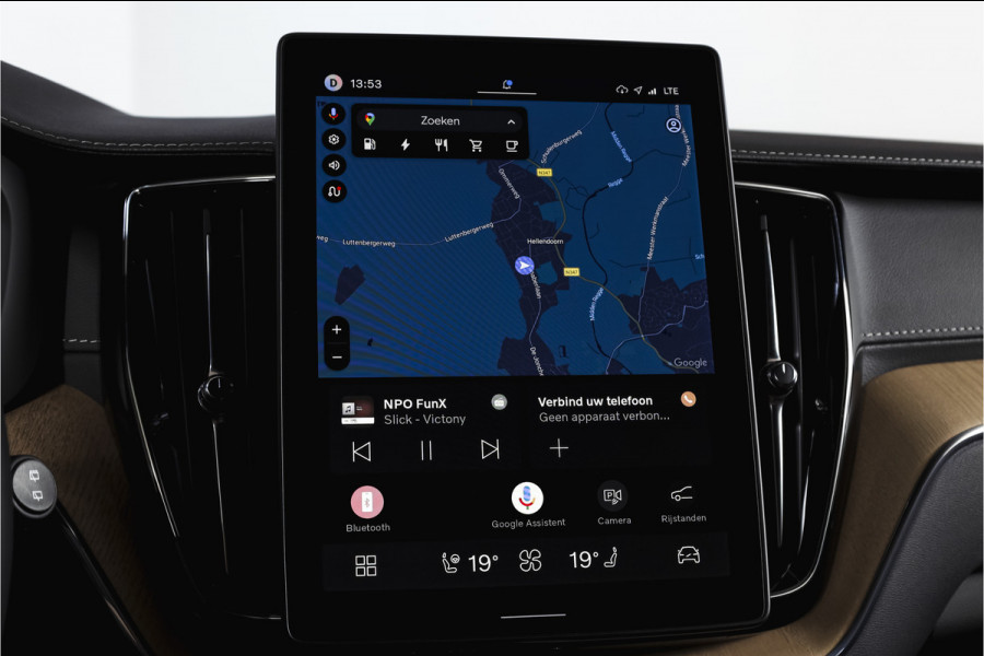 Volvo XC60 2.0 T8 Plug-in hybrid AWD Ultra Dark Org. NL. | Forest Lake | S/K-Panodak | Adapt. Cruise | Stoel-+Stuurverw. | PDC | 360 Camera | NAV + App. Connect | ECC | Elek. Klep | LM 22" |