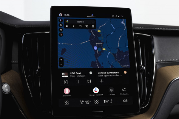 Volvo XC60 2.0 T8 Plug-in hybrid AWD Ultra Dark Org. NL. | Forest Lake | S/K-Panodak | Adapt. Cruise | Stoel-+Stuurverw. | PDC | 360 Camera | NAV + App. Connect | ECC | Elek. Klep | LM 22" |
