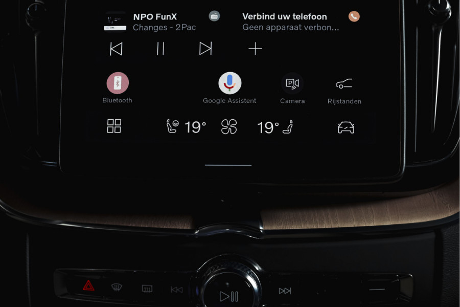 Volvo XC60 2.0 T8 Plug-in hybrid AWD Ultra Dark Org. NL. | Forest Lake | S/K-Panodak | Adapt. Cruise | Stoel-+Stuurverw. | PDC | 360 Camera | NAV + App. Connect | ECC | Elek. Klep | LM 22" |