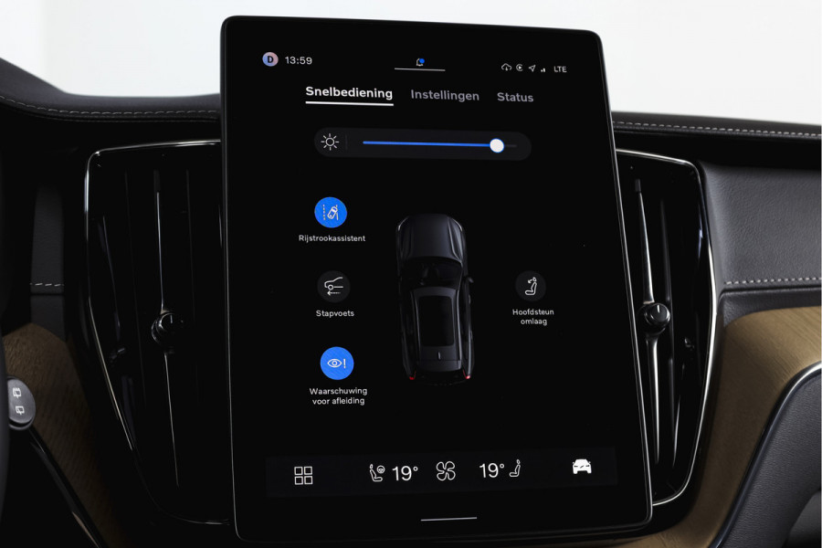 Volvo XC60 2.0 T8 Plug-in hybrid AWD Ultra Dark Org. NL. | Forest Lake | S/K-Panodak | Adapt. Cruise | Stoel-+Stuurverw. | PDC | 360 Camera | NAV + App. Connect | ECC | Elek. Klep | LM 22" |