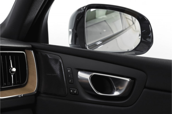 Volvo XC60 2.0 T8 Plug-in hybrid AWD Ultra Dark Org. NL. | Forest Lake | S/K-Panodak | Adapt. Cruise | Stoel-+Stuurverw. | PDC | 360 Camera | NAV + App. Connect | ECC | Elek. Klep | LM 22" |